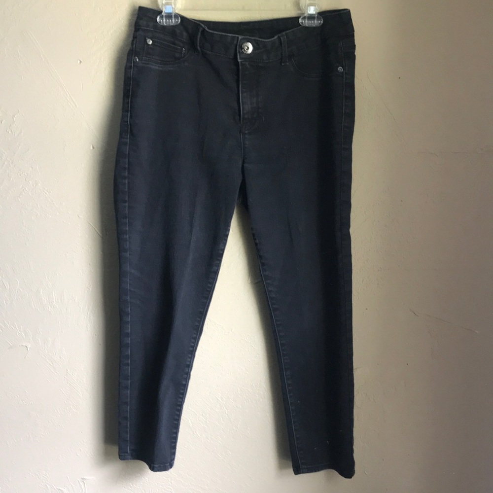 Black jordache jeans 🐎